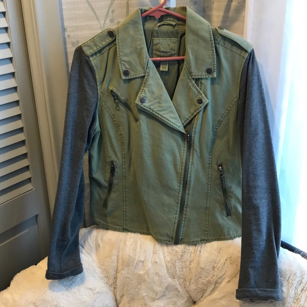 Army Green w/ Sweatshirt Sleeve Jacket